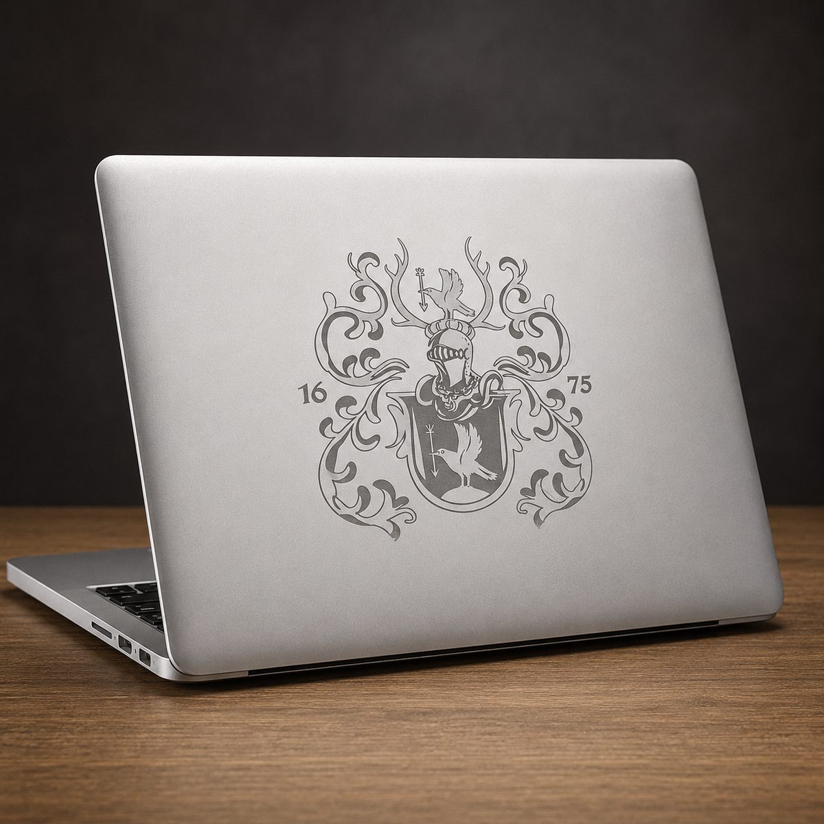 Notebook-Deckel mit eingraviertem Wappen