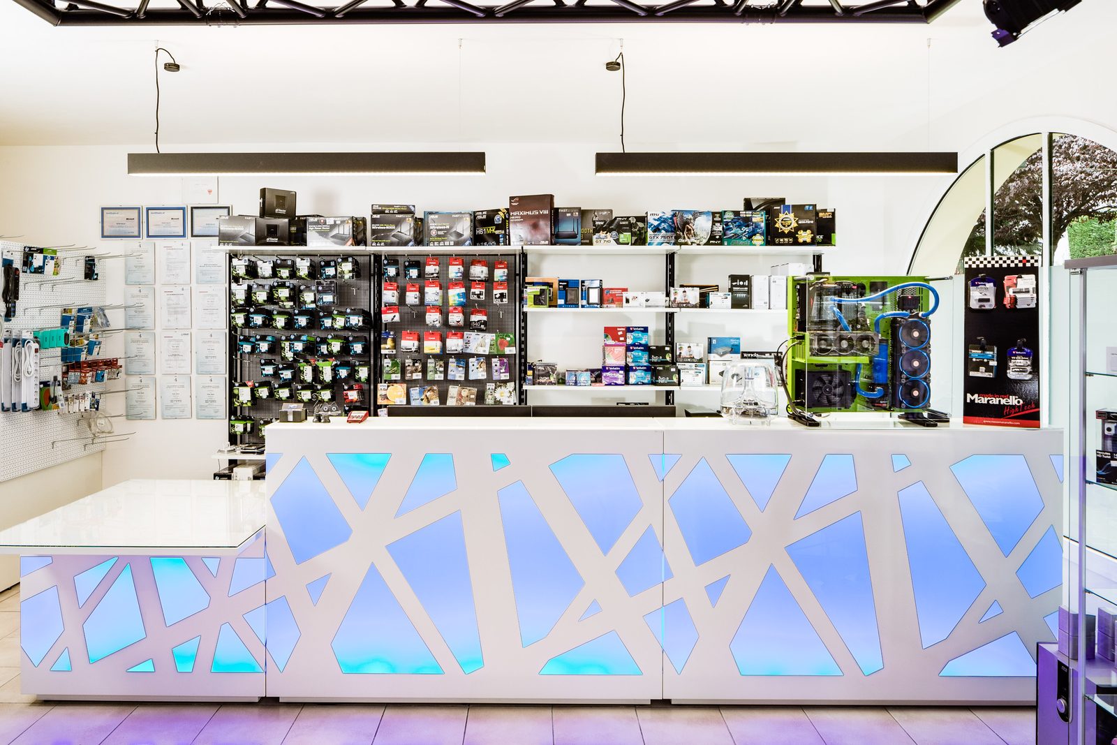 Ladentheke von Powerstore Computers in Auer